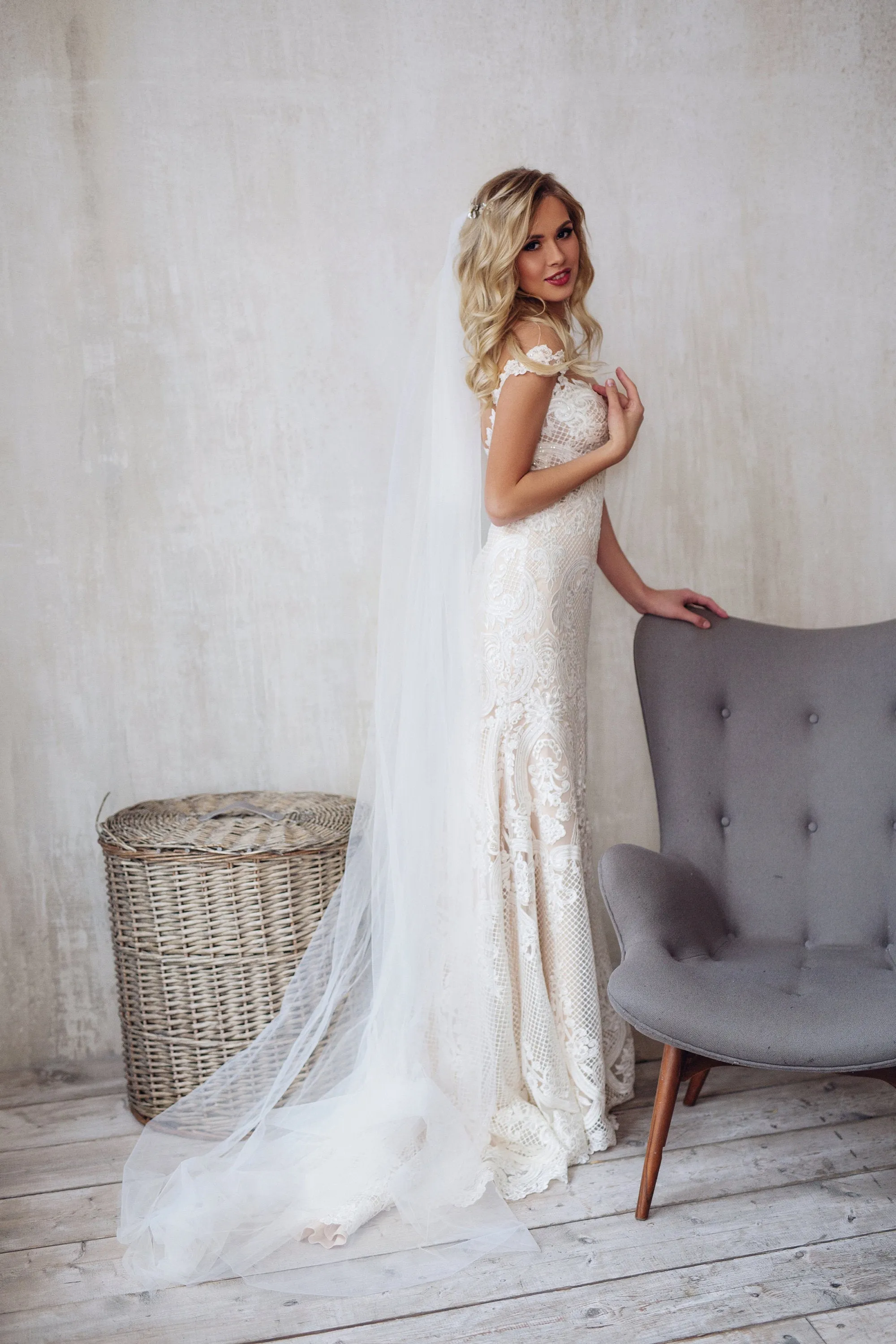Simple tulle veil