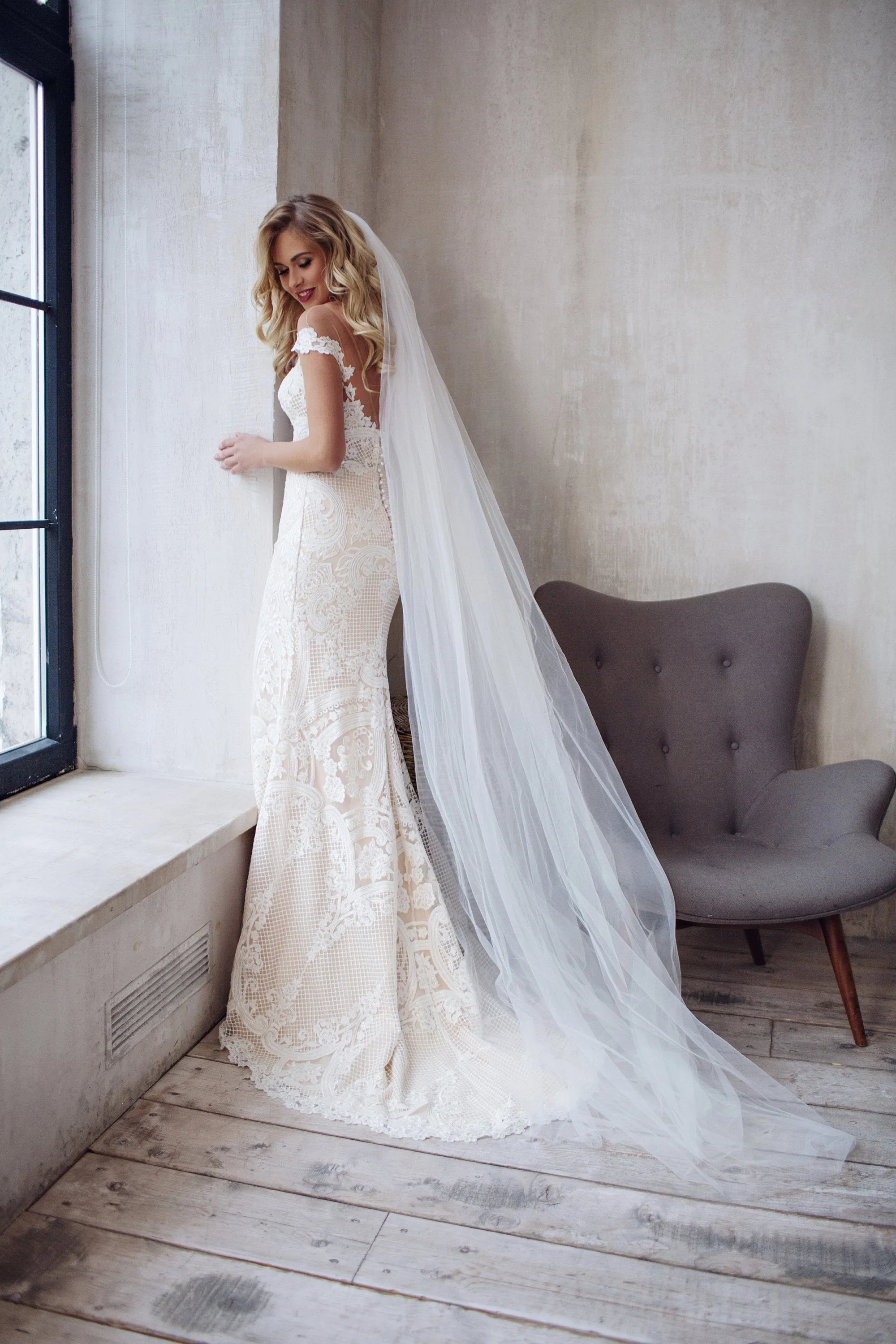 Simple tulle veil